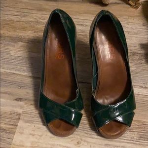 Michael Kors green pumps